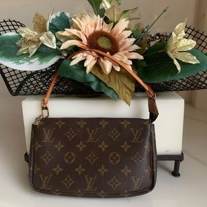 LOUIS VUITTON POCHETTE ACCESSORIES w/ new strap